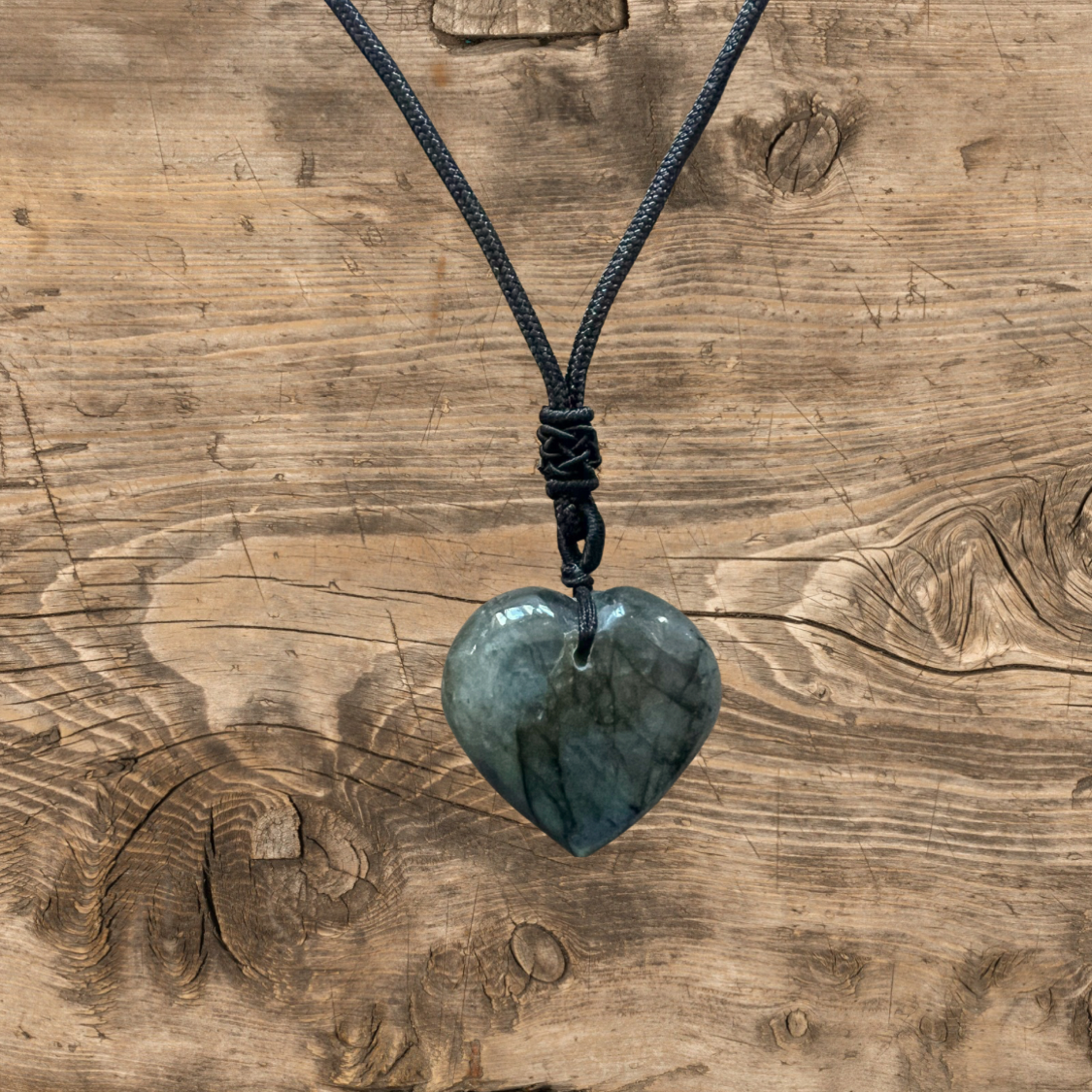 Mystical Labradorite Heart Pendant – A Gem of Transformation and Inner Wisdom